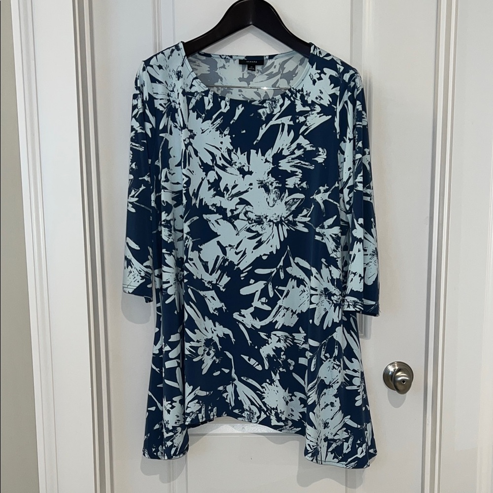 Alfani Women's Tunic - Navy and White Floral